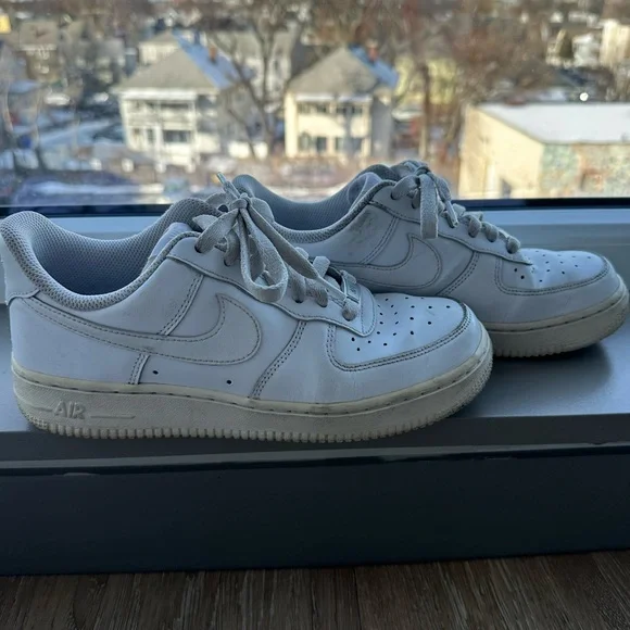 White Nike Air Force 1 (Women’s 7) - Picture 1 of 5